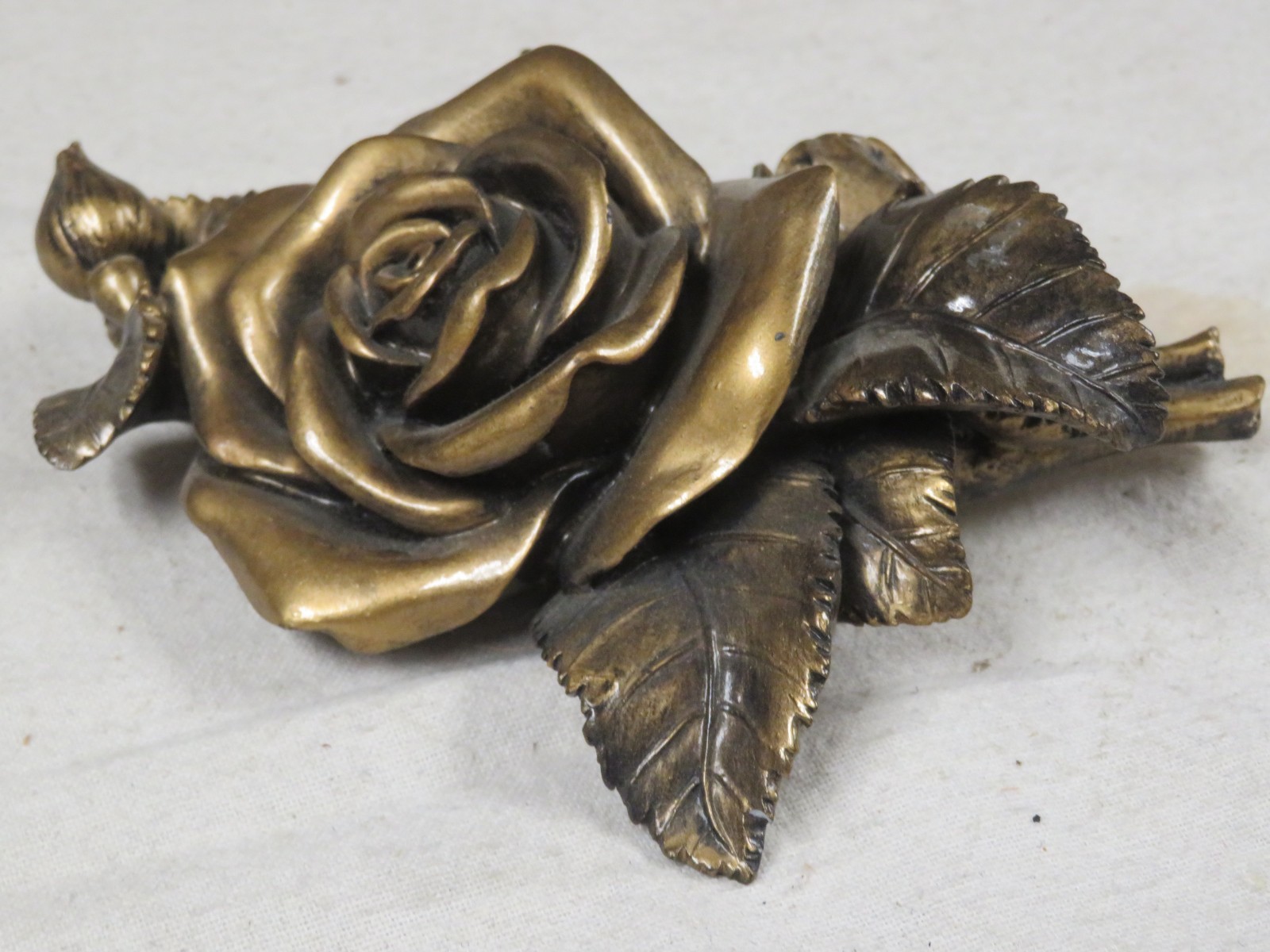 VTG 1999 “LIFE SYMBOLS” HAND PAINTED MOLDED RESIN ROSE CASKEtT ORNAMENT 6″ x 4″