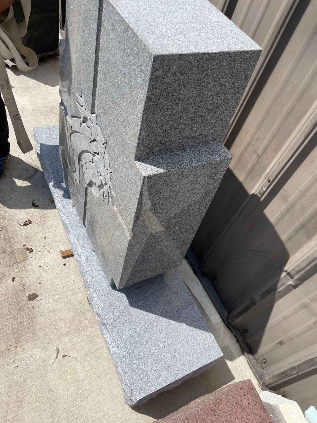 Gray Granite Monument Cross Jesus Crown of Thorns Cemetery Grave Marker MN-07B