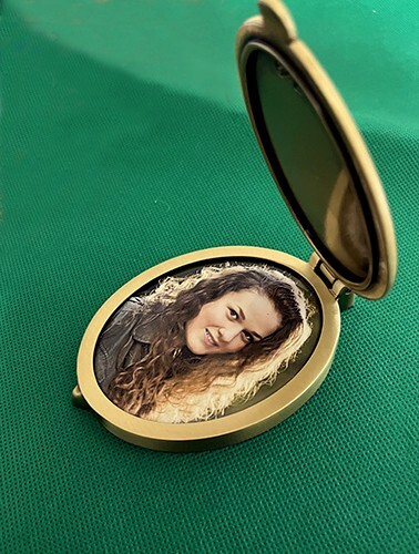 Bronze frame with cover / porcelain picture 3.14″x3.93″ (8x10cm) for headstone/