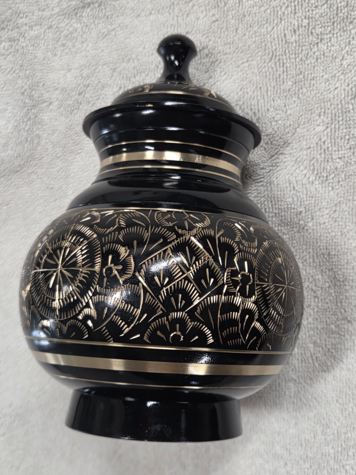 NEW Terrybear 2512B Black Cremation Pet Urn Brass 6 1/2″ TALL 40 CUBIC INCHES