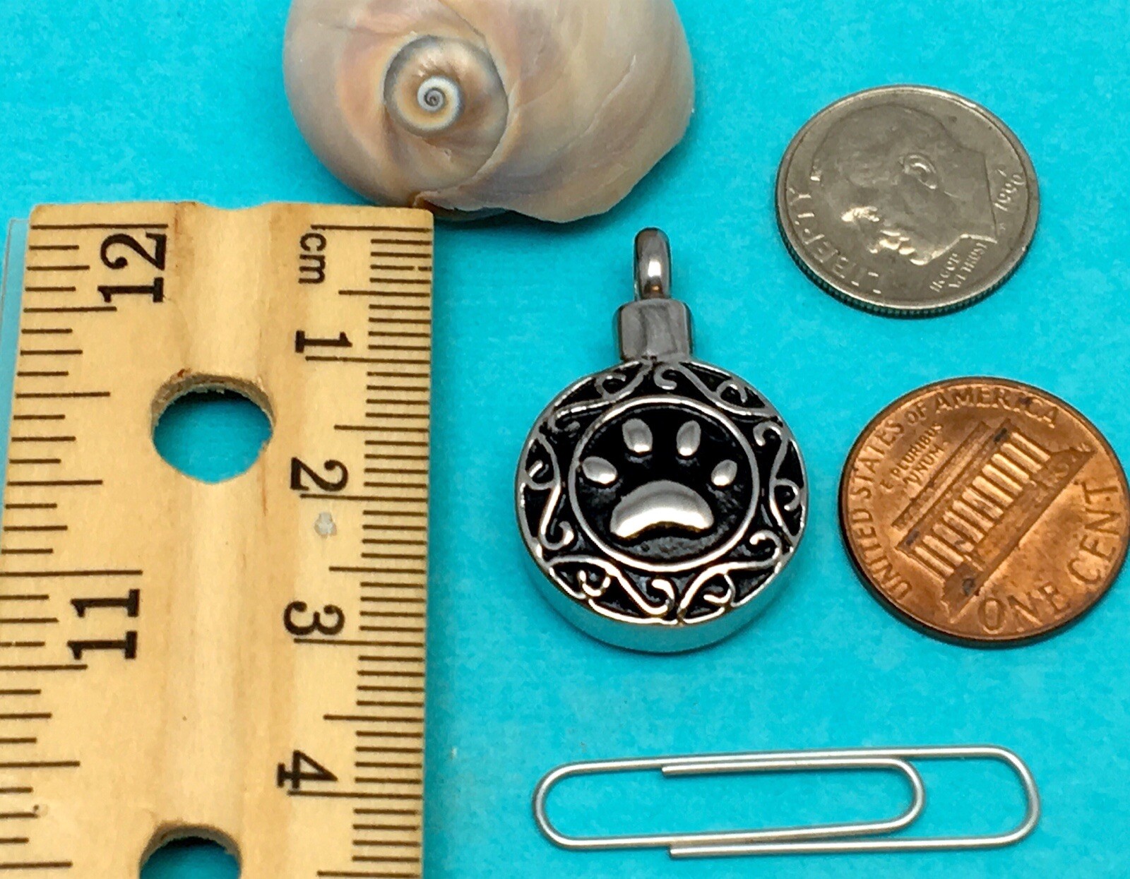 Keyring Urn .5″ Key Chain Pet Cremation Pendant Holds Ash Dog Cat Paw Print Paws